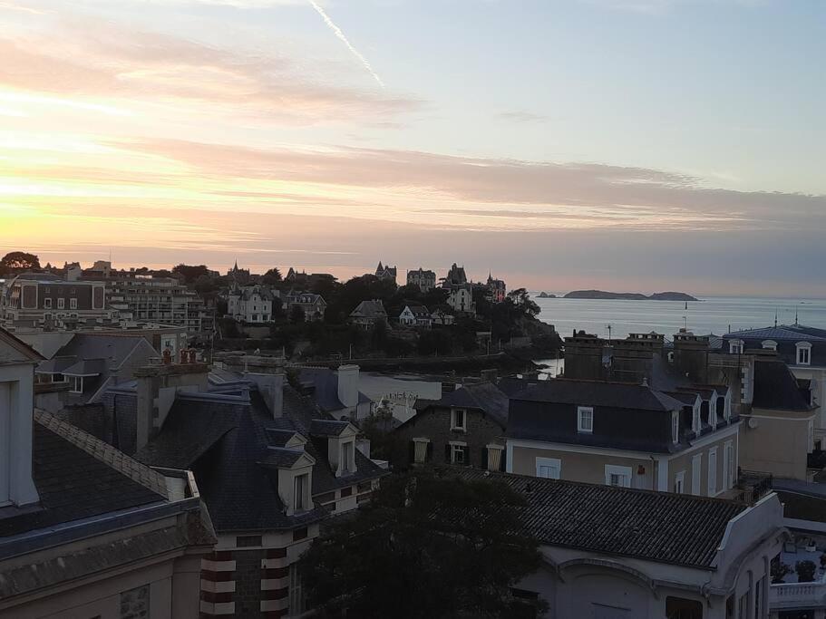 Le Jacaranda-A 2 Min De La Plage, Hyper Centre De Dinard, Vue Mer De La Fenetre المظهر الخارجي الصورة